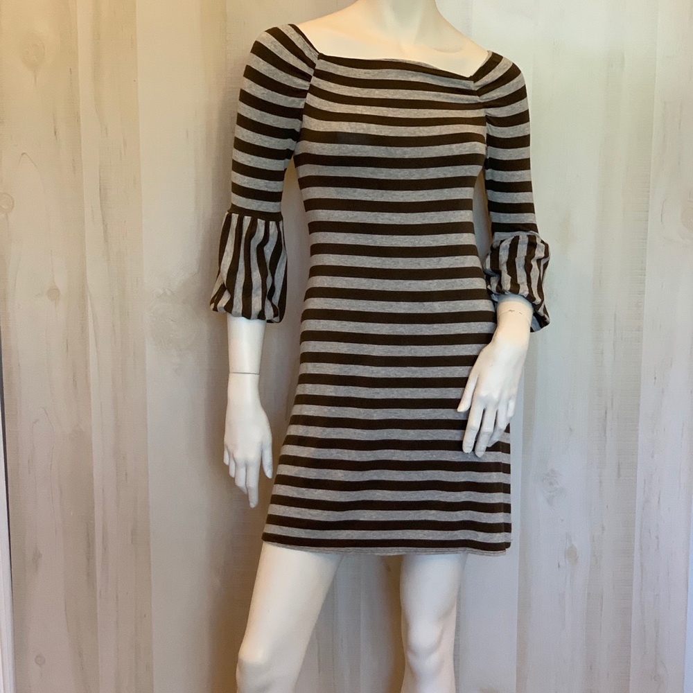 Bailey 44 dress with ruffled cinched sleeve S